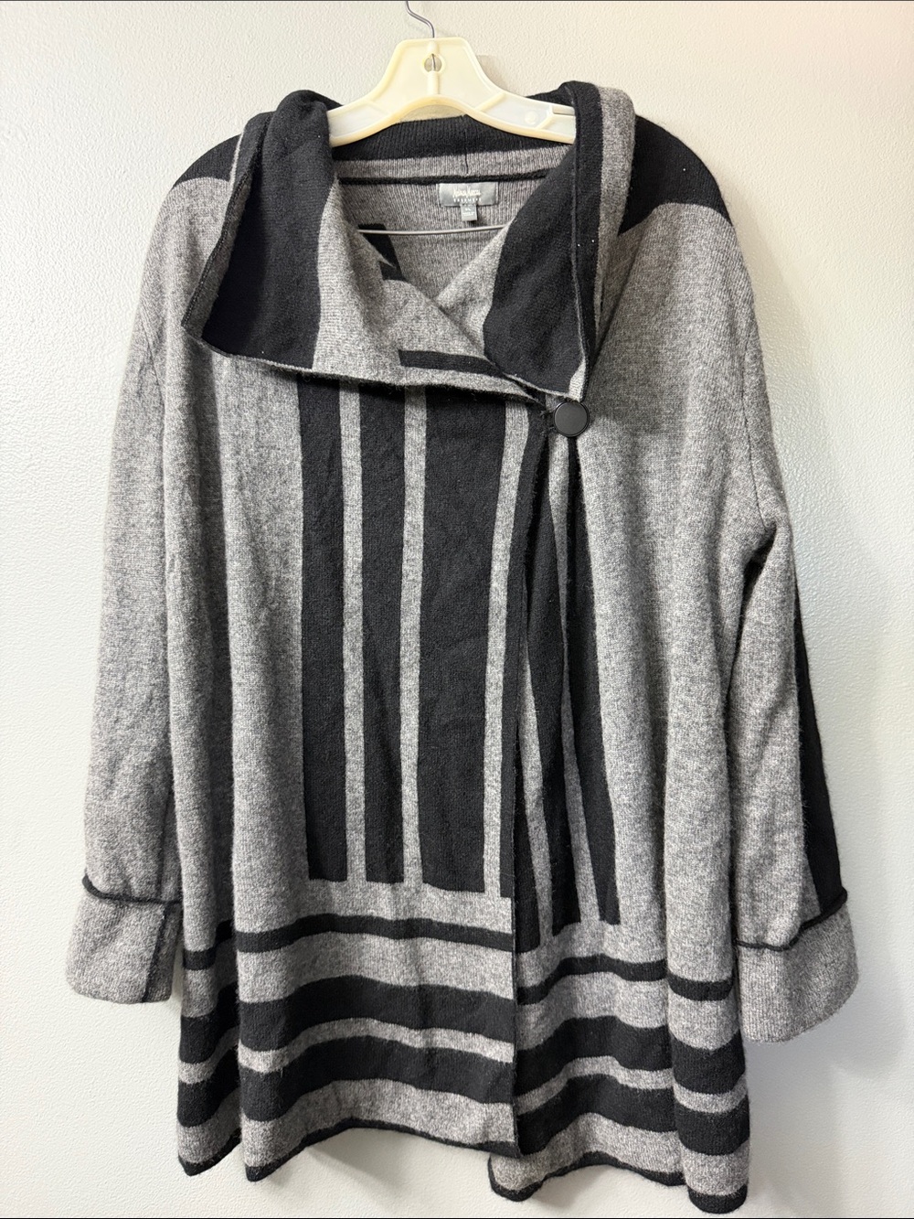 neiman marcus gray black cashmere long cardigan
Open-Front Women's XL